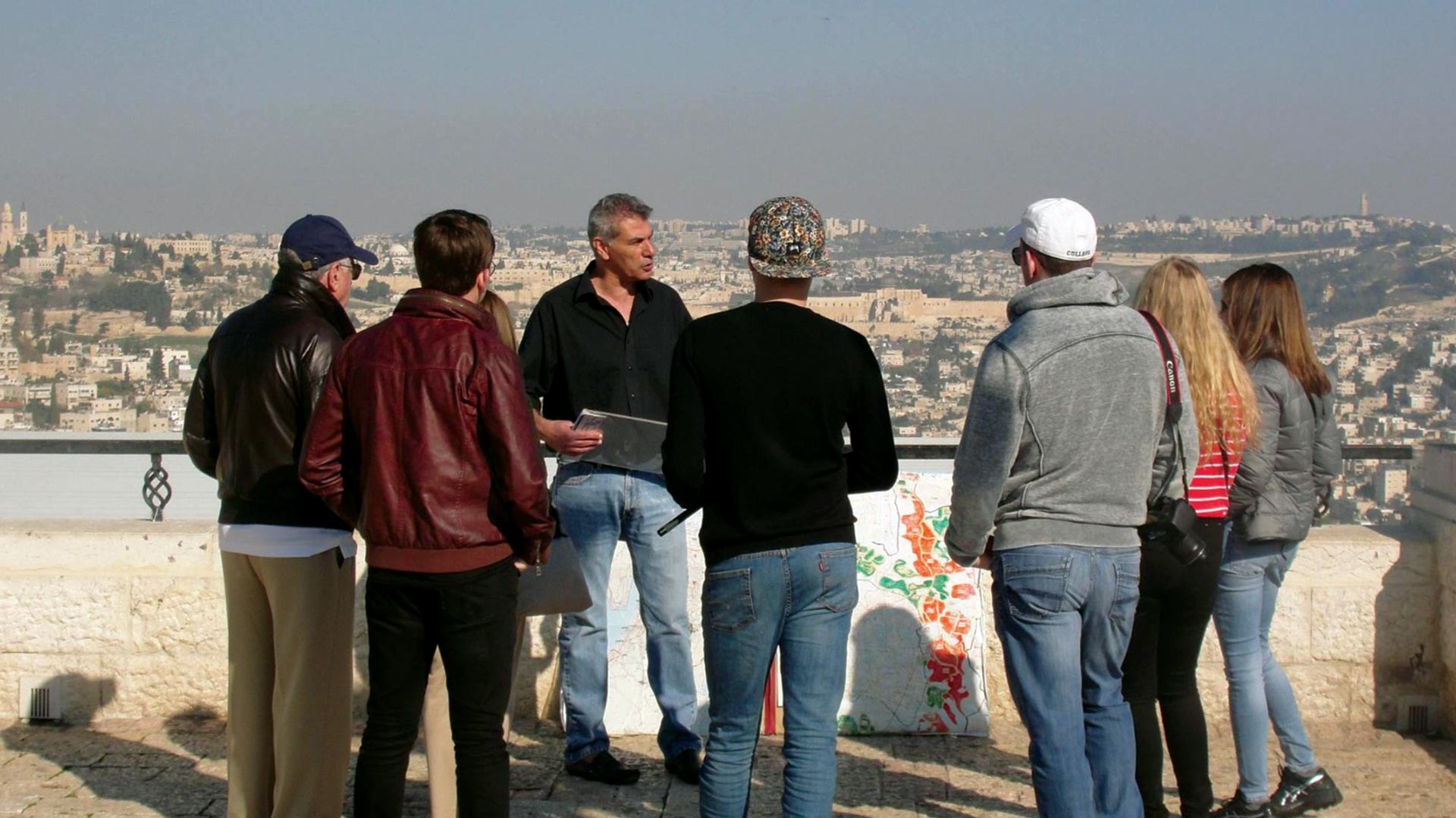INTELLI-TOUR is a series of planned OUTDOOR BRIEFINGS in different locations, Cities, Villages, valleys, deserts, all borders of Israel