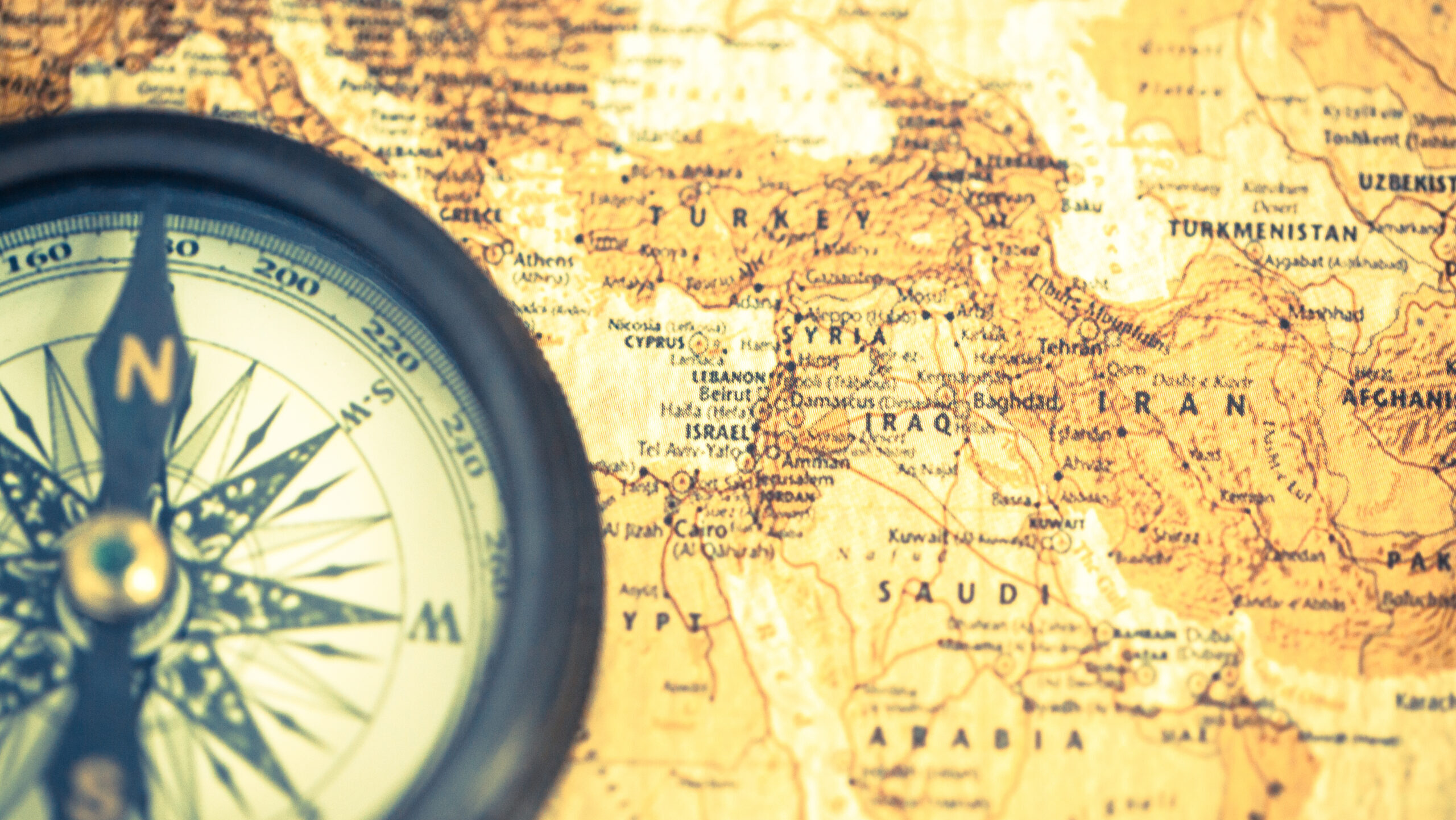 An,Old,Compass,On,Vintage,World,Map.,Compass,On,Map