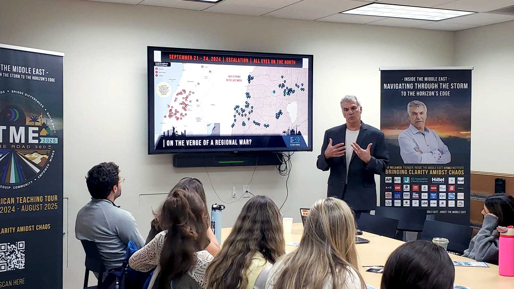 avi-melamed-briefing-students-college-universities-campus